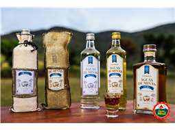 Cachaa agua de Minas - Serie Ouro